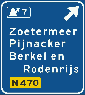 Verkeersbord K2: Voorwegwijzer langs autosnelweg voor de afgaande richting, met afstandaanduiding, afritnummer, interlokale doelen (bovenste doel = afritnaam), verwijzing naar vliegveld/luchthaven en routenummer niet-autosnelweg