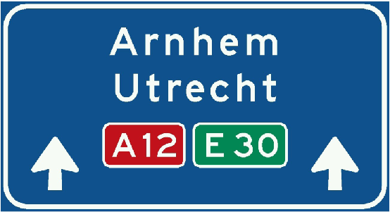 Verkeersbord K4: Hoge beslissingswegwijzer langs autosnelweg met rijstrookpaneel voor de doorgaande richting en aftakkingspaneel voor de afgaande richting, met interlokale doelen, routenummers autosnelwegen en Europese hoofdroutes