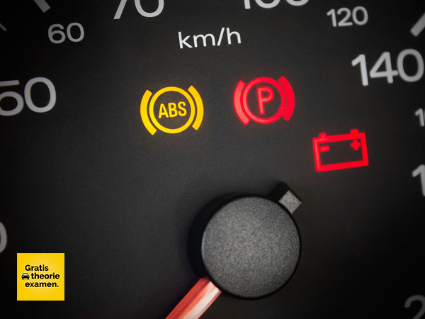 Als de auto is uitgerust met ABS, voel je bij krachtig remmen:
