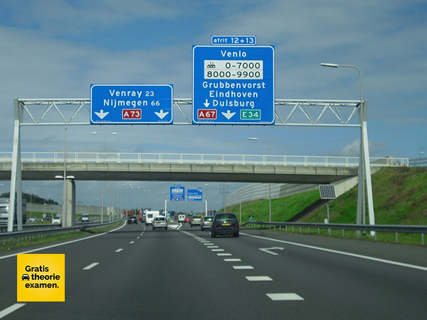 Bij uitrijden op/verlaten van en autosnelweg: