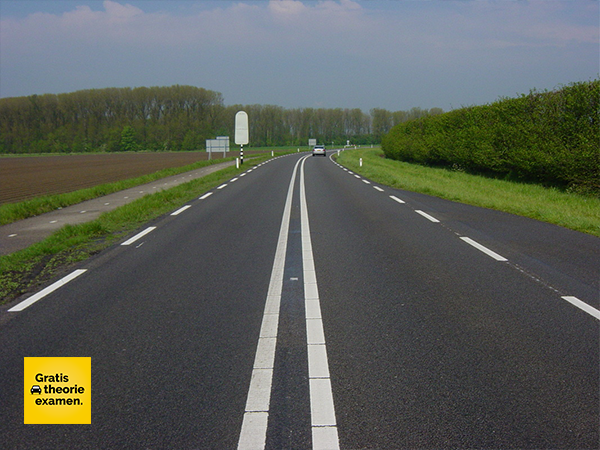 Wat is de maximale snelheid op deze weg?
