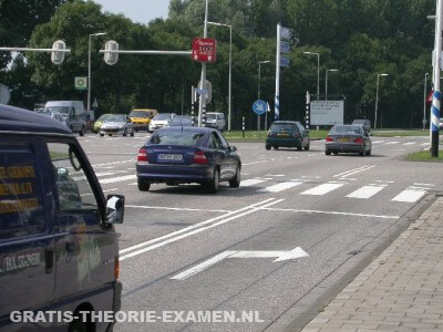 Je moet in het verkeer rekening houden met de belangen van andere weggebruikers, hoe doe je dat?